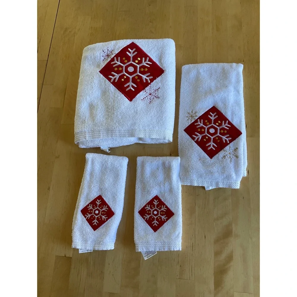 Holiday Snowflake 4 Piece Cotton Towel Set White Red Gold Christmas Decor